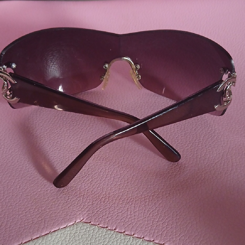 CHANEL Purple Sunglasses with Heart Detail - Picture 4 of 7